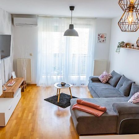 Appartamento Brand New - Selfcheckins 24 - Zagreb - Garage - Loggia - New - Luxury Esterno foto